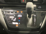 【アラウンドビューモニター】車を上から見下ろしているかのような映像で周囲の状況がひと目で確認、狭い駐車場に駐車するときも安心です♪