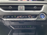 【エアコン】『エアコン装備』の画像になります。暑い夏でも寒い冬でも、車内に快適な空気を届けるので、いつでも快適な車内空間を創り上げます!