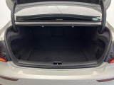 普段のお買い物や通勤、送迎等に十分な荷室スペースを確保しております。セカンドシートを倒すと、大きな荷物の積載も可能です。