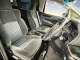 運転席も広々としており運転しやすい環境を実現しています☆