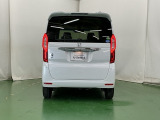 後席の窓には外から車内が見えにくくなるプライバシーガラスを採用。周りを気にせずリラックスして過ごせます
