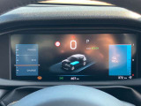 メーターパネルになります。ページを切り替えると、いろいろな車両情報を確認できます。