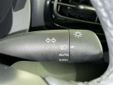 トンネルなど、周囲の明るさの変化でランプ類を自動オン・オフするコンライトです(消し忘れ防止機能付)