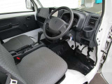 「ダンプシリーズ」は全車、運転席から操作できるダンプスイッチを備えた電動油圧式のダンプ機構を採用