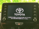 画面まわりに各種操作ボタンとダイヤルを備え、目的のメニューを確認しやすい構成です。ナビやオーディオの操作をひとつの画面にまとめ、日々の移動をサポートします。