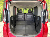 普段のお買い物や通勤、送迎等に十分な荷室スペースを確保しております。セカンドシートを倒すと、大きな荷物の積載も可能です♪