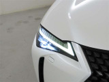 精悍な目つきのLEDヘッドランプを装備しております。
