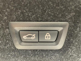 【パワーゲート】電動パワーゲートです。開閉がボタン1つで開け閉め行えます。また、状況に応じてのトランクハッチ開閉量を簡単に設定可能です。スマートオープナーも便利な機能です。ぜひお試しください。