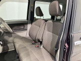 【運転席・助手席シート】いたみ、汚れなどは少なく、全体的に良好な状態です。