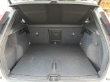 普段のお買い物や通勤、送迎等に十分な荷室スペースを確保しております。セカンドシートを倒すと、大きな荷物の積載も可能です。