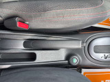 毎日過ごす運転席は要チェック。シートのへたり・擦れ、視界のイメージまで伝わる重要ポイント。