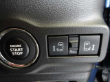 両側電動スライドドアのスイッチです。運転席からでも操作が可能です。