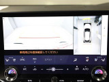 パノラミックビューモニターを装備。駐車場や交差点でクルマを真上から見るように周囲を確認できます。機能の詳細は販売店スタッフまでおたずねください。