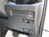 オートマチックハイビーム搭載。自動でハイとローを切り替えてくれるので、運転に集中できます。ETCも運転席右下に設置。