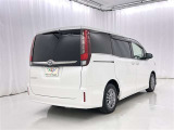広々とした車内空間に優れた燃費性能。更にデザインも上質で人気のお車です!