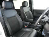 運転席のスペースはゆったりしていて、視界も広く確保されているので普段の運転からロングドライブまで快適です。