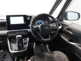 視点が高く窓も大きいので、とっても運転がしやすいおクルマです♪ぜひ現車でお確かめください!