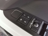 運転席&助手席に3パターンのメモリーが登録可能 運転中やドライブの間の一休みなどお好みのポジションを登録可能です。