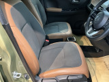 フィット感のあるシート。身体をしっかりと支えてくれるので、長時間の運転も快適にサポートしてくれます。