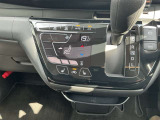 シフトレバーは簡単操作で運転もしやすくなっております!!