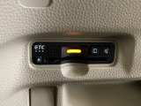 ハンドルの左下にETCがついています。高速道路の料金所の通過も楽々です。カードの取り出しもしやすい場所についています。