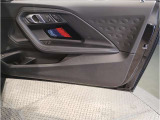 車の乗り降りの際に必ず触るドアハンドルです。使用感が気になる方はお気軽にお申し付けくださいませ。