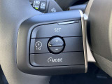 【アクティブクルーズコントロール】ドライバーが任意で設定した速度をベースに、先行車との車輛距離を維持しながら自動で加減速を行い、高速走行をサポートします。車両停止や再加速も自動で行う為、渋滞時も軽減