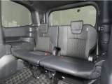 便利な5:5分割可倒式シートです。収納と乗車人数のバランスに優れています♪荷物の大きさに応じたラゲージスペースをフレキシブルに作り出せるので、シーンに応じた使い方ができます♪