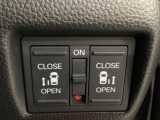 リアドアは乗り降りに便利な両側電動スライドドアです。また運転席に座っていながらスイッチ操作で自在にスライドドアを開け閉めできます。