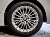 BMW純正アルミホイールです。納車時にはアルミホイールコーティングも承っております!是非ご検討下さいませ。
