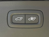 【パワーバックドア】スマートキーや運転席のボタンを押すだけでリアゲートが自動で開閉します!荷物を持っている時や、高い位置にあるバックドアを閉める際に便利な機能です。