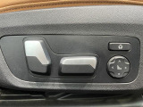 【メモリー機能付きパワーシート】運転手が代わってもボタン一つで設定ポジションに。常にご自身のドライブ設定が整います。