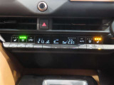 左右独立温度コントロールフルオートエアコンです。運転席、助手席それぞれで独立して温度設定ができます。冷え性の方が乗っても安心ですね♪