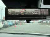 荷物や人でバックミラーが見えずらい時ありませんか?インテリジェントルームミラーはカメラの映像をミラーに映すことができます!