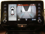 パノラミックビューモニター付きです。車両を上から見たような映像をディスプレイオーディオ画面に表示。運転席からの目視だけでは見にくい、車両周辺の状況をリアルタイムでしっかり確認できます。