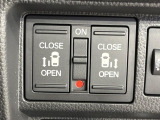 【両側パワースライドドア】スマートキーや運転席のスイッチで後席両側スライドドアの開閉が可能♪電動だから力を入れてドアを開ける必要が無く、小さなお子様でも簡単に開け閉めでき快適です♪