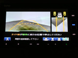 リアカメラ付きで後退時も安心です。
