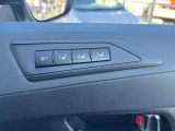 「シートポジションメモリー」搭載。運転者3名分のシート位置・ドアミラー角度を記憶。ご家族でシェアする際も便利です。
