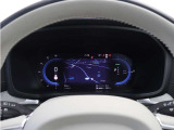 ルーフにあるボタンは、車両が始動しない場合、パンクした場合、または事故に遭った場合などの緊急時に支援の要請に使用できるため、安心感を高めることができます。