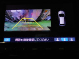 バックカメラの画像です。ガイドラインがスムースな車庫入れをサポートいたします。車庫入れの安心感がアップしますね。