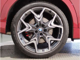 【BMWアロイホイル】軽量かつ強度に拘ったアロイホイル。走行性能ポテンシャルを引き出す設計。車の足元を引き締めてくれる大きなポイントはアロイホイルです。