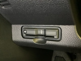 ハンドルの左下にETCがついています。高速道路の料金所の通過も楽々です。 カードの取り出しもしやすい場所についています。