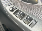 【電動格納ミラー】サイドミラーは電動格納式となっており、狭い駐車場でもキズがつくリスクを抑えられます。