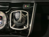 左右独立温度コントロールフルオートエアコンです。運転席、助手席それぞれで独立して温度設定ができます。冷え性の方が乗っても安心ですね♪