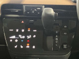 シフトレバーも操作しやすく、ハザードスイッチ・ドライブモードセレクター・プッシュエンジンスターターが使いやすく操作しやすいレイアウトになっています。