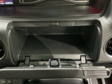 専門業者にて内外装のクリーニングを実施しております!
