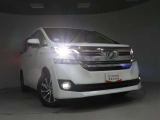高輝度で点灯速度が速く、しかも消費電力の少ないLEDヘッドライトが装備されています!LEDの明るい光が走行中の視界の確保をサポートして、夜のドライブがより楽しく安全に運転できます♪