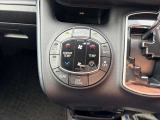 運転席操作部の写真です!席から操作しやすい位置に配置されており、快適な運転の強い味方となってくれます。ぜひ来場して、実際に触ってみてください♪