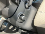 【電動調整ステアリングコラム】シートメモリーと合わせて使用すると複数人運転する場合は、お好きなポジションを記憶する事ができます。細かな調節も可能なため、快適な運転が楽しめます。
