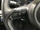 ステアリングスイッチ付き。前方から目を離すことなく操作することが可能です。